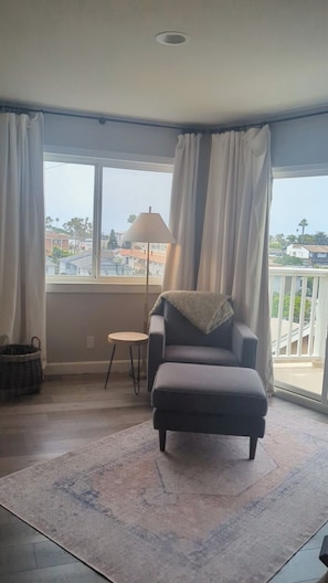 Smart TV, books - Walkable Ocean-View Lantern District Home with AC & Garage (Dana Point)