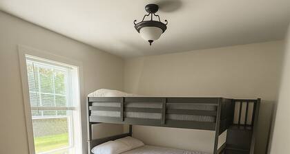 Charming 3-bedroom house in delightful Belfast, Maine
