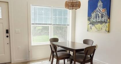 Charming 3-bedroom house in delightful Belfast, Maine