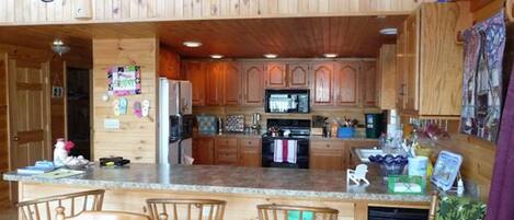 ثلاجة، ميكروويف، فرن، موقد طهي مسطح