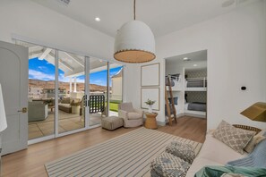 7 bedrooms, desk, iron/ironing board, travel crib