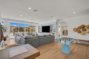 Smart TV, fireplace, table football, stereo - Clearwater at Desert Color (by Ember Stays) (St. George)