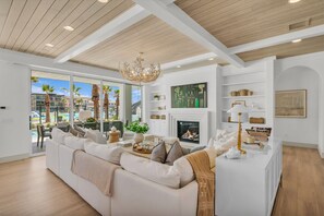 Smart TV, fireplace, table football, stereo - Clearwater at Desert Color (by Ember Stays) (St. George)