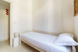 3 chambres, fer et planche à repasser, Wi-Fi gratuit, draps fournis