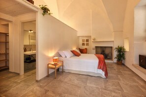Habitación Deluxe con 1 cama doble o 2 individuales, no fumadores, vistas al jardín | Minibar, escritorio, wifi gratis