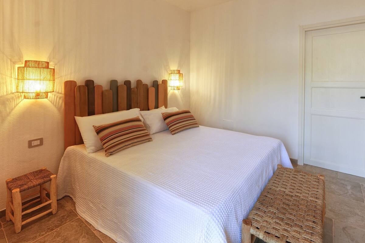 Deluxe Double Room, 1 Queen Bed, Non Smoking, Garden View | Free WiFi