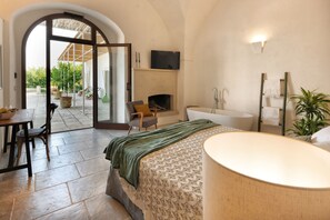 Deluxe Double Room, 1 Queen Bed, Non Smoking, Garden View