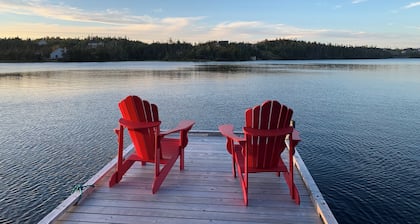 Cottage on the pond with hot tub -fully outfitted and excellent family get-away.
