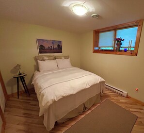 5 bedrooms, iron/ironing board, WiFi, bed sheets