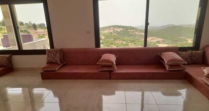 3-bedroom building in delightful عجلون with AC