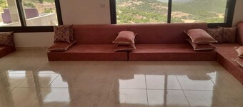 3-bedroom building in delightful عجلون with AC