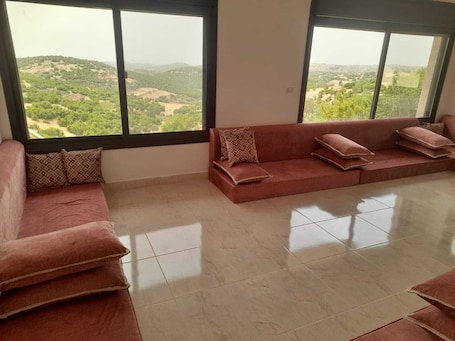 Interior. 3-bedroom building in delightful عجلون with AC