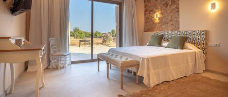 9 bedrooms, iron/ironing board, WiFi, bed sheets