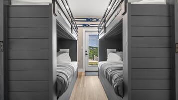 3 dormitorios, escritorio, tabla de planchar con plancha y wifi gratis