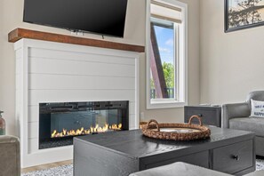 Smart-TV, Kamin, Videospiele