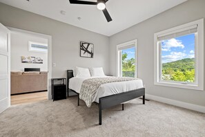 4 soverom, skrivebord, strykejern/-brett og wi-fi (inkludert)