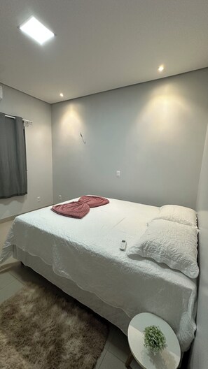 Iron/ironing board, WiFi, bed sheets