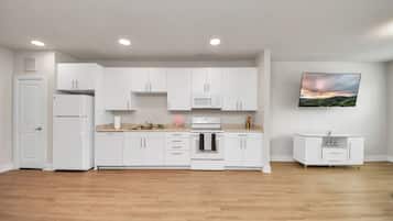 Geladeira, micro-ondas, fogão, cooktop
