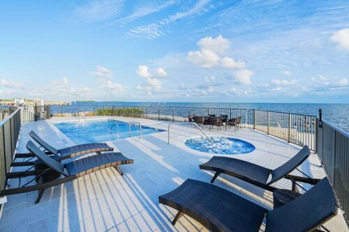 Stylish Oceanview Kayak Getaway w/ Pool & Hot Tub!