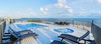 Stylish Oceanview Kayak Getaway w/ Pool & Hot Tub!