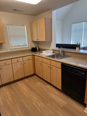 Mikrowelle, Ofen, Herdplatte, Geschirrspüler