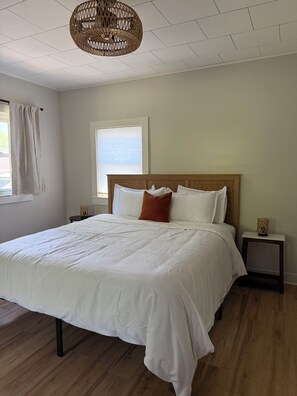 10 bedrooms, iron/ironing board, bed sheets