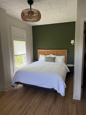 10 dormitorios, tabla de planchar con plancha, ropa de cama