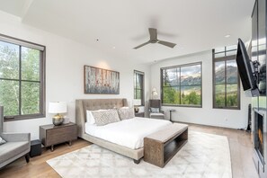 4 Schlafzimmer, Schreibtisch, Bügeleisen/Bügelbrett, kostenloses WLAN