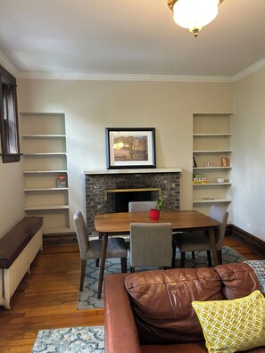 Interior - Condo in Hyde park 2 min UofC 6mi downtown (Chicago)