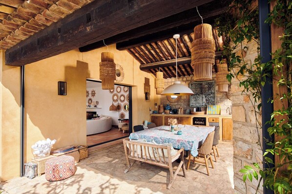 Outdoor dining