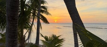 Hello Sunshine! beachfront 2-bedroom condo in Rum Point with fitness room, WiFi