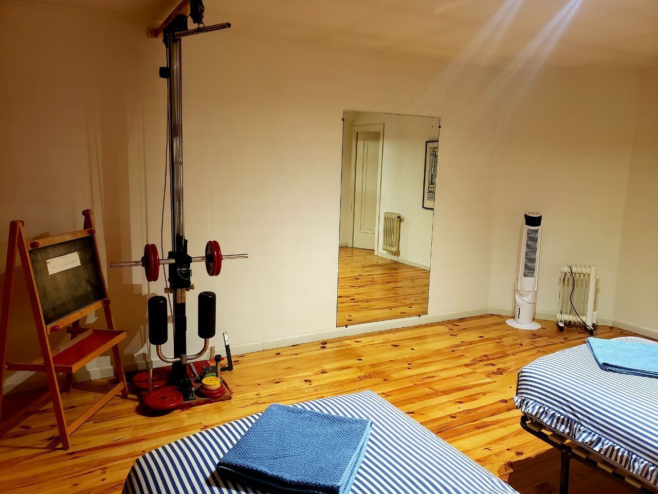 2 bedrooms, bed sheets
