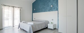 Kamar Double atau Twin Comfort, balkon, pemandangan kota | Brankas, kedap suara, dan Wi-Fi gratis