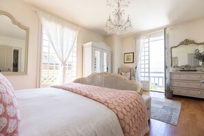 6 bedrooms, iron/ironing board, WiFi, bed sheets