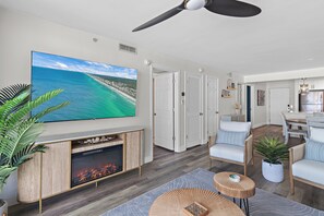 Smart TV, fireplace