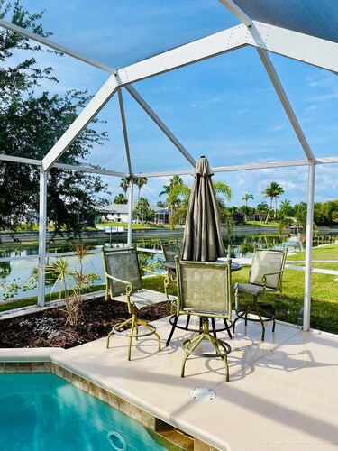 Waterfront VILLA with heated Pool&Spa,BBQ,sunset view, Family&Pets Friendly