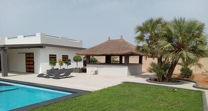 Quiet house with private pool