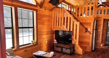 Willow Haven-Charming 2-bedroom cabin in delightful Afton with AC
