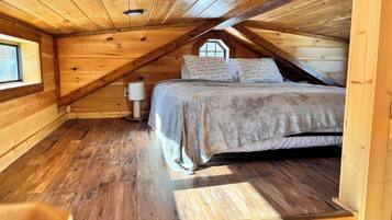 2 bedrooms, travel crib, free WiFi, bed sheets