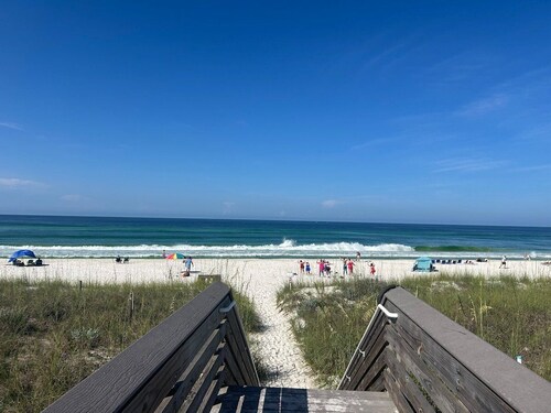 Private Pool | Sleeps 11 | Sunny Side Retreat | Bluewater Bay