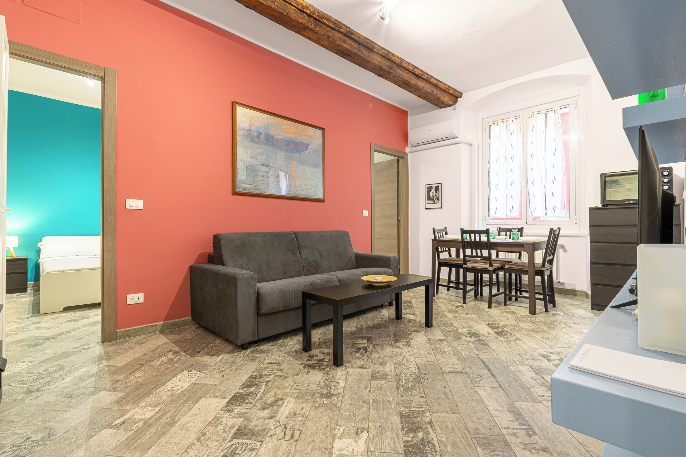 Apartment, 2 Schlafzimmer, Klimaanlage | Wohnbereich | 40-Zoll-Smart-TV mit Satellitenempfang, Streaming-Dienste