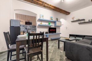 Condo, 2 quartos, ar-condicionado | Sala de jantar