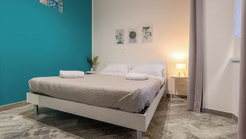 Condo, 2 habitaciones, aire acondicionado | Cortinas blackout, tabla de planchar con plancha y cunas gratuitas