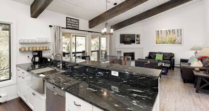 Beautiful 2 Bedroom + Loft Located in Snowmass