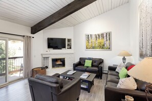 Smart TV y chimenea