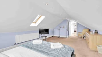 3 bedrooms, iron/ironing board, free WiFi, bed sheets