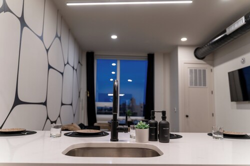 Luxury Lookout: NYC view, 2BR+Free Parking, Sleeps 8, ✨10% OFF 7 days 