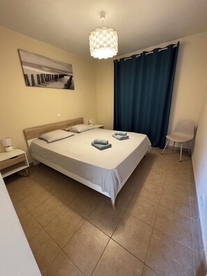 Iron/ironing board, WiFi, bed sheets