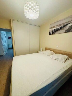 2 bedrooms, iron/ironing board, travel crib, free WiFi - Sea view, Propriano, beautiful Apartment T3 balcony, on the heights, spacious, quiet (Propriano)