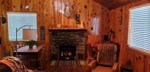 Interior - The Knotty Bear - Greer Arizona
www.knottybearaz.com (Greer)